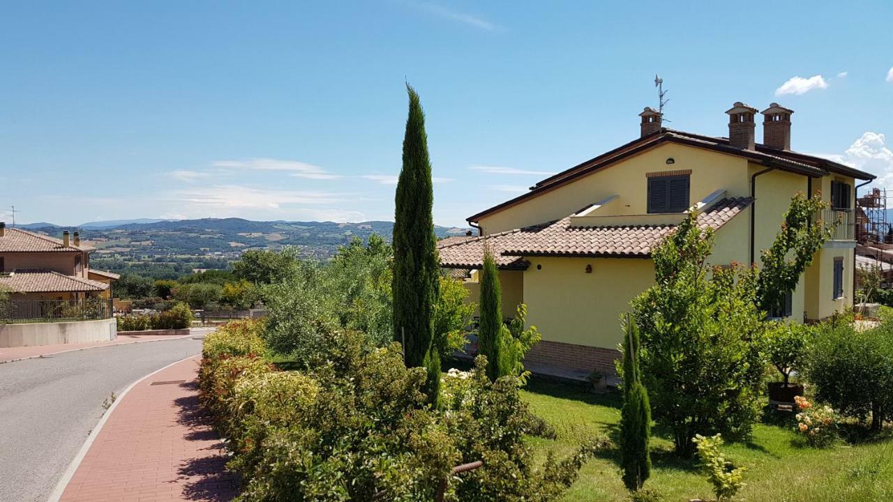 La Casa Di Marco E Lorella Fratta Todina Exterior photo